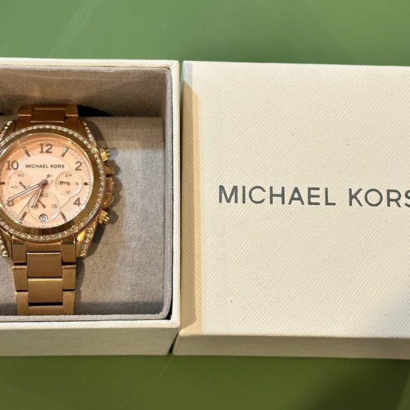 Michael Kors Blaire Rose Gold with Crystal Accents Women’s Watch - Picture 3 of 12